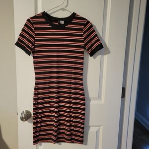 H&M Divided, red, white, and black size 10